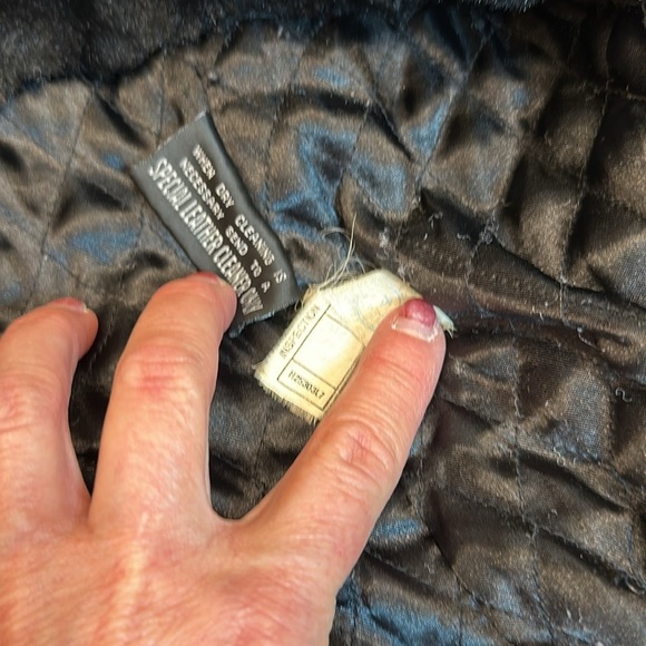 Wilson”s the leather experts black leather jacket with lining sz L (no belt) - Picture 7 of 17